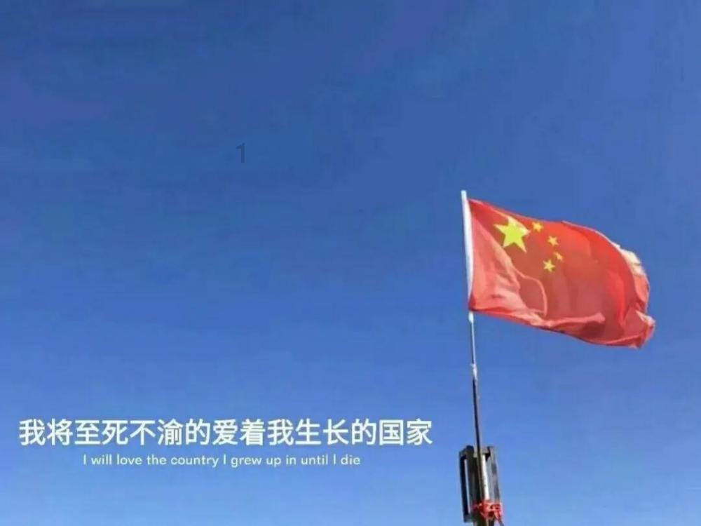 逃出轿车的女孩